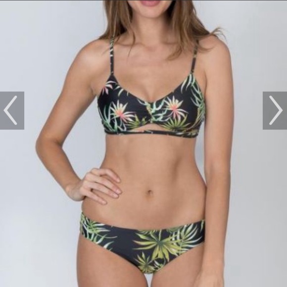 Beach Riot Hibiscus/coconut tops and Kauai bottoms - Picture 7 of 8